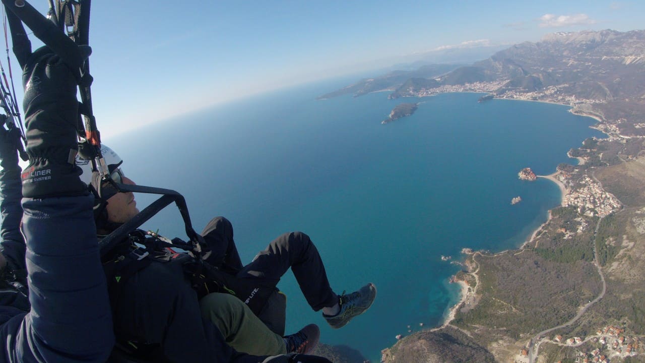 Discover the Thrills of Paragliding in Montenegro's Breathtaking Landscapes paragliding montenegro G0018478