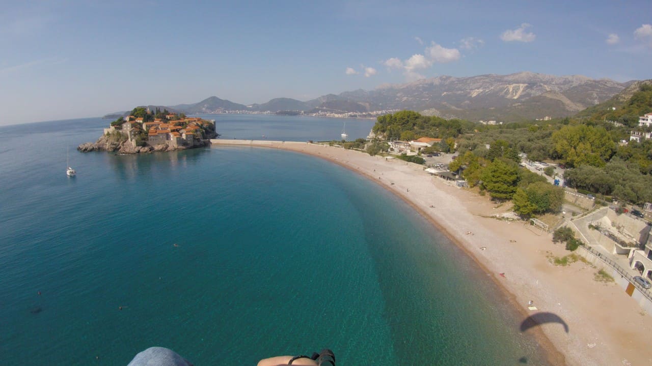 Discover the Thrills of Paragliding in Montenegro's Breathtaking Landscapes paragliding montenegro G0019563