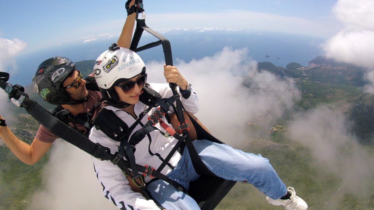 paragliding beauty G0010339