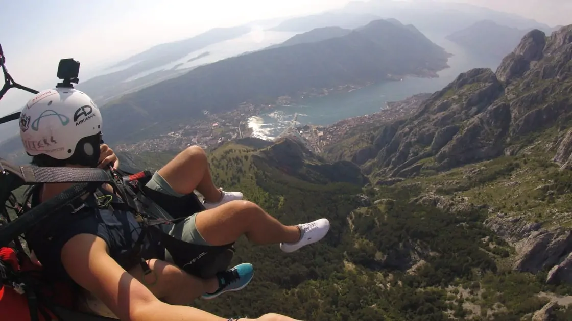 paragliding beauty G0015246