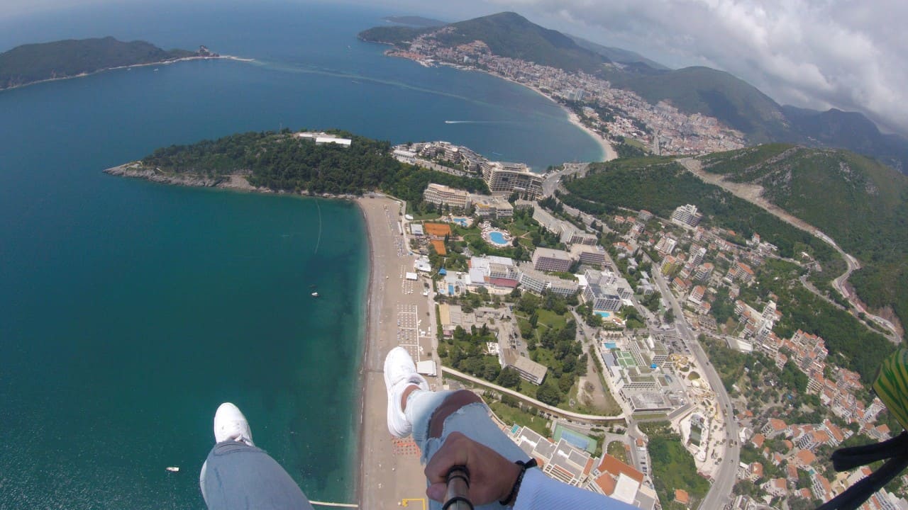 paragliding beauty G0022947