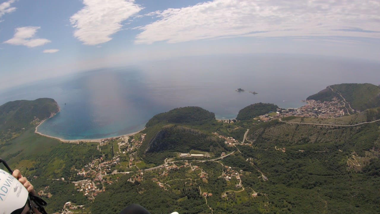 paragliding beauty G0038480