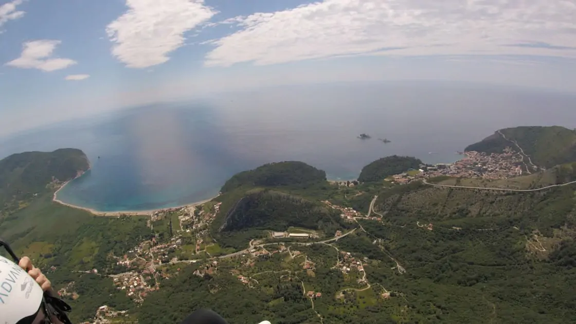 paragliding beauty G0038480