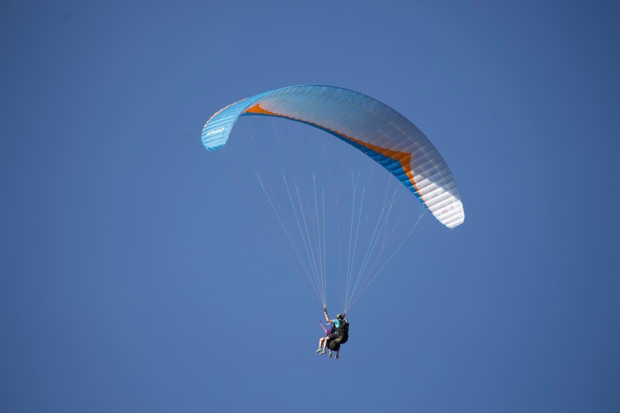 Paragliding vs. Parachute Jumping: The Sky's the Limit jump paraglide 3